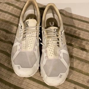 ON size 9 ladies sneakers